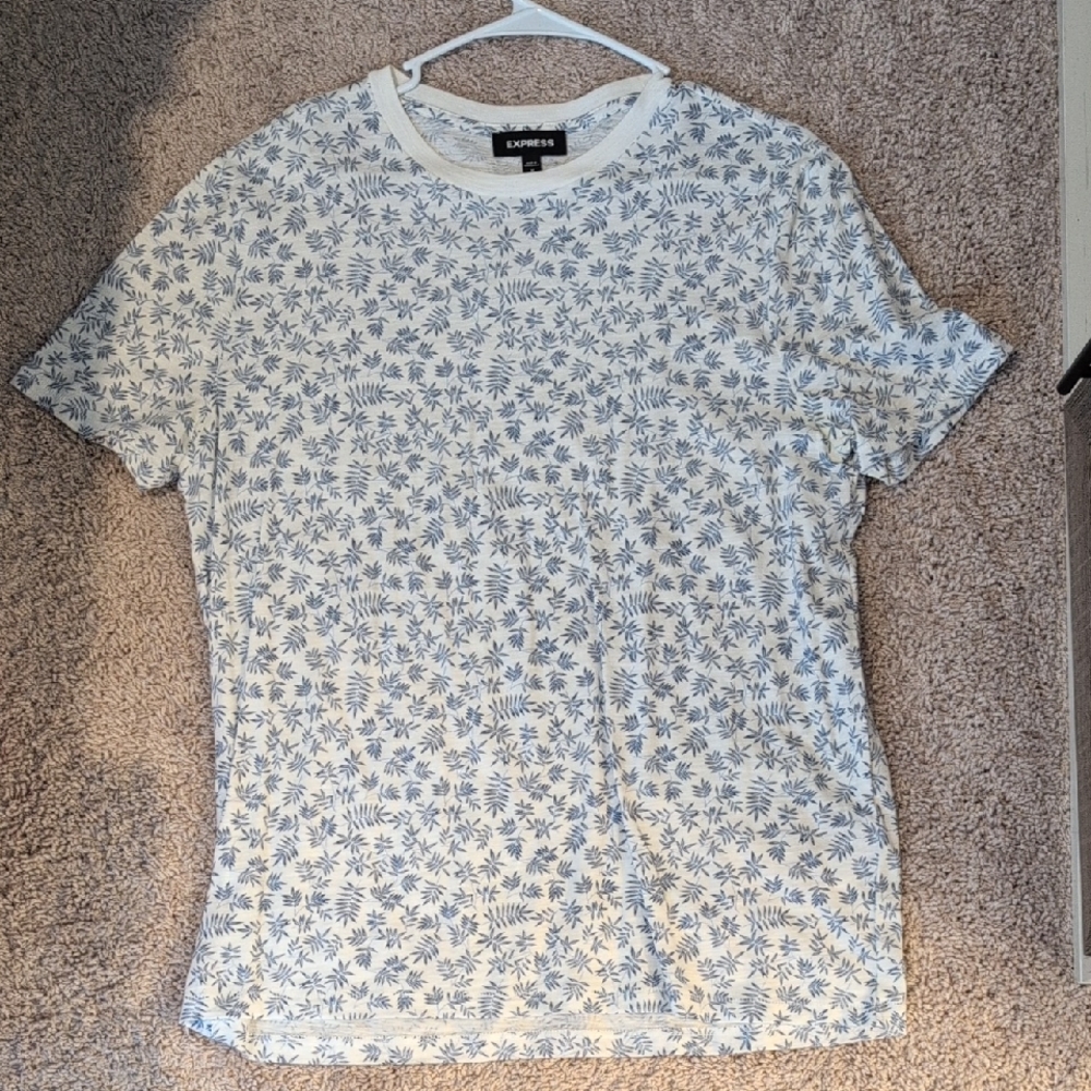 Express White and Blue Leaf Pattern Tee Size M